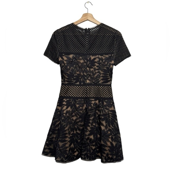 NWOT BCBGMAXAZRIA Eleanor Short-Sleeve A-Line Lace
Dress Black 0 - Picture 10 of 13